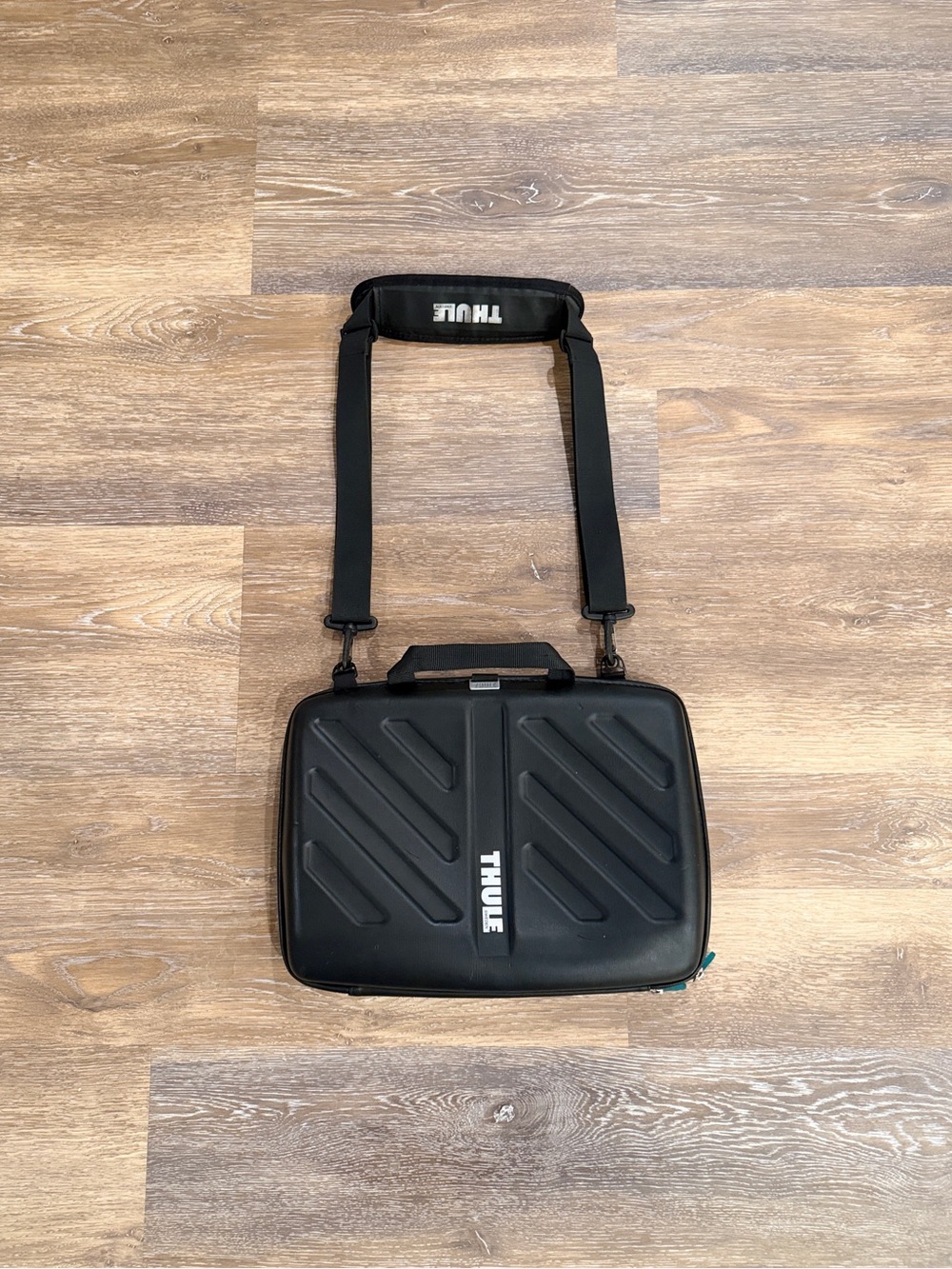 Thule Gauntlet Molded Laptop Case Black OS